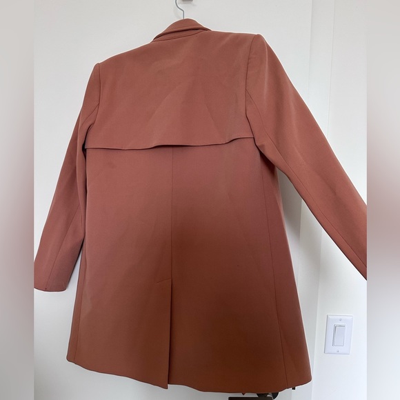 Mural rust brown trench coat. - Picture 2 of 2